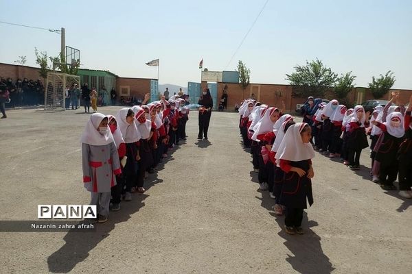 برگزاری جشن شکوفه‌ها در دبستان حضرت زینب(س) رودهن