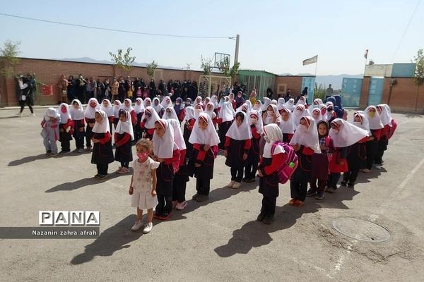 برگزاری جشن شکوفه‌ها در دبستان حضرت زینب(س) رودهن