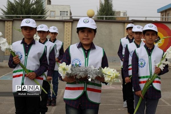 جشن شکوفه‌ها ویژه دانش‌آموزان اول ابتدایی در زنجان