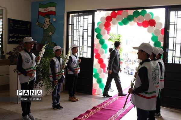 جشن شکوفه‌ها ویژه دانش‌آموزان اول ابتدایی در زنجان