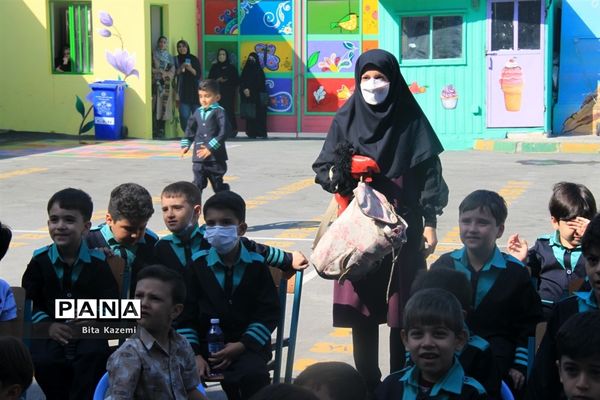 برگزاری مراسم جشن شکوفه‌ها در دبستان علی اکبر طالبی ناحیه یک شهرری