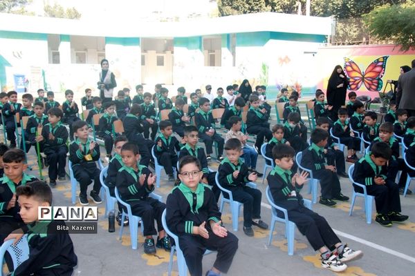 برگزاری مراسم جشن شکوفه‌ها در دبستان علی اکبر طالبی ناحیه یک شهرری