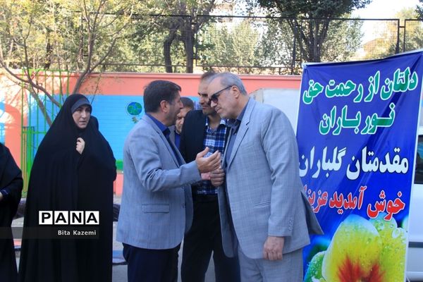 برگزاری مراسم جشن شکوفه‌ها در دبستان علی اکبر طالبی ناحیه یک شهرری