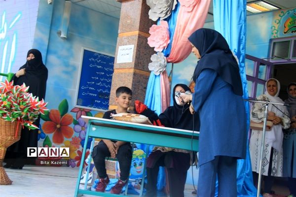 برگزاری مراسم جشن شکوفه‌ها در دبستان علی اکبر طالبی ناحیه یک شهرری