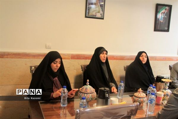 برگزاری مراسم جشن شکوفه‌ها در دبستان علی اکبر طالبی ناحیه یک شهرری
