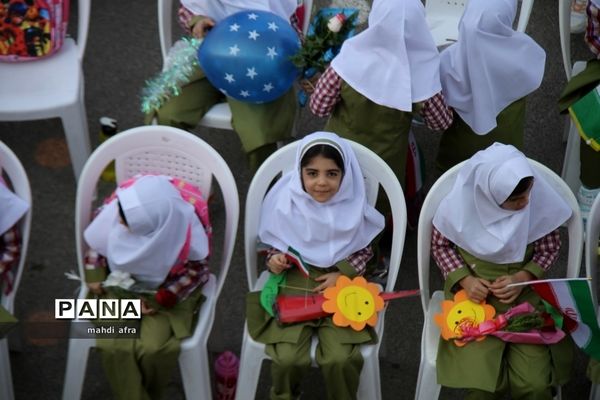 نواختن زنگ استانی شکوفه‌های حسینی در بهبهان