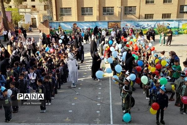 برگزاری جشن شکوفه‌ها در دبستان پسرانه هیات امنایی ملاصدرا شهرستان قدس