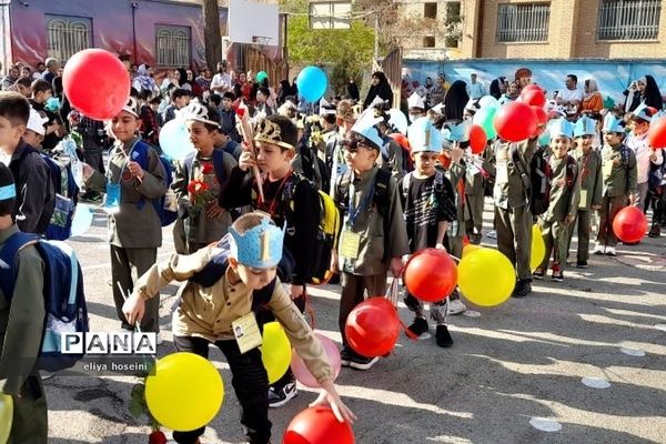 برگزاری جشن شکوفه‌ها در دبستان پسرانه هیات امنایی ملاصدرا شهرستان قدس