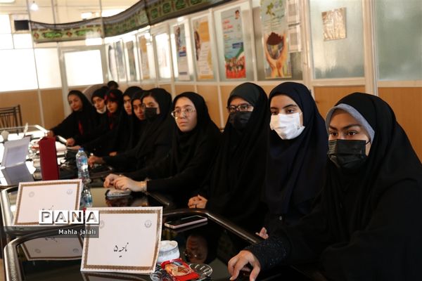 جلسه مجلس دانش‌آموزی بخش دختران