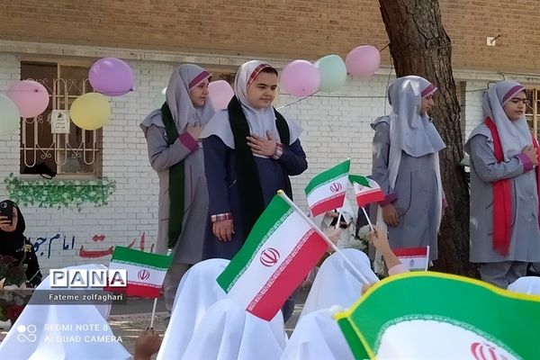 جشن کلاس اولی‌ها در دبستان شکوفه‌های انقلاب منطقه ۱۳