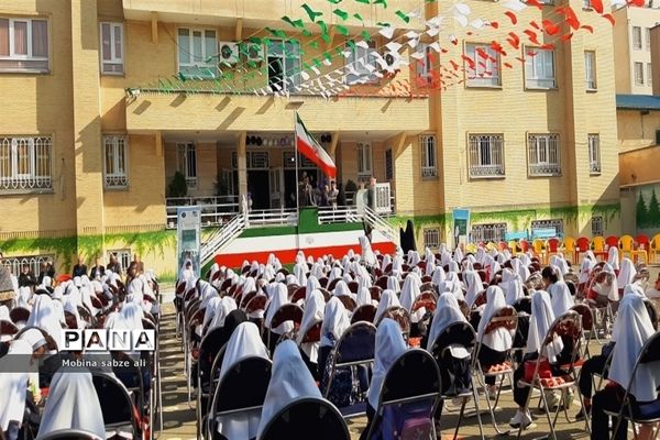 برگزاری جشن شکوفه‌ها در دبستان شهید تندگویان منطقه ۱۴