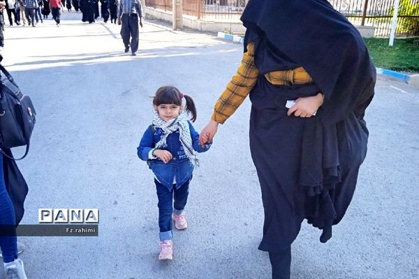 همایش بزرگ پیاده‌روی خانوادگی در شهرستان فارسان به‌مناسب هفته دفاع مقدس