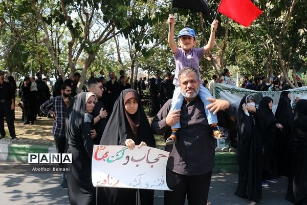 خروش انقلابی مردم قم علیه اغتشاشگران