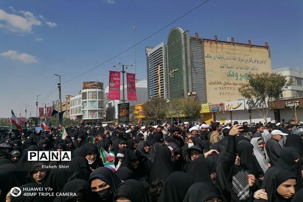 خروش انقلابی مردم قم علیه اغتشاشگران