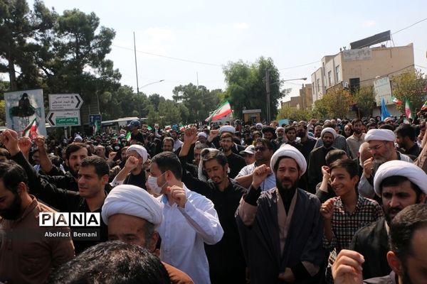 خروش انقلابی مردم قم علیه اغتشاشگران