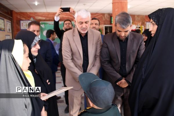 نواختن زنگ آغاز سال تحصیلی جدید مدارس بهارستان با حضور معاون رئیس‌جمهوری
