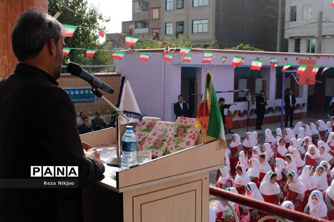 نواختن زنگ آغاز سال تحصیلی جدید مدارس بهارستان با حضور معاون رئیسجمهوری
