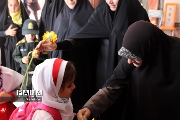 نواختن زنگ آغاز سال تحصیلی جدید مدارس بهارستان با حضور معاون رئیس‌جمهوری