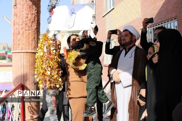 نواختن زنگ آغاز سال تحصیلی جدید مدارس بهارستان با حضور معاون رئیس‌جمهوری