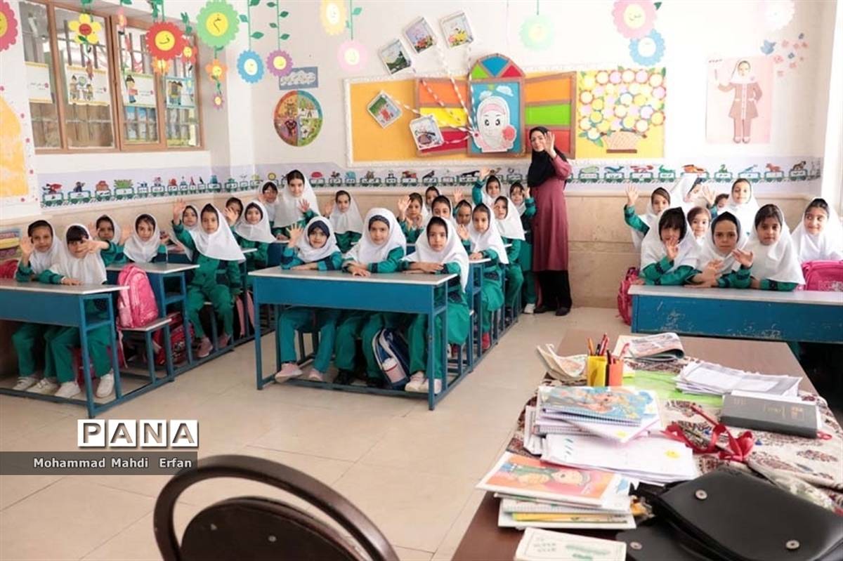 زنگ آغاز سال تحصیلی در مدارس منطقه 4 شهر تهران نواخته شد