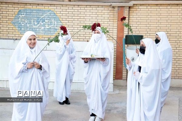 نواخته‌شدن زنگ آغاز سال تحصیلی در مدارس آباده