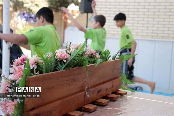 نواخته‌شدن زنگ آغاز سال تحصیلی در مدارس آباده