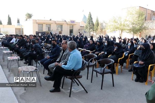 نواخته‌شدن زنگ آغاز سال تحصیلی در مدارس آباده