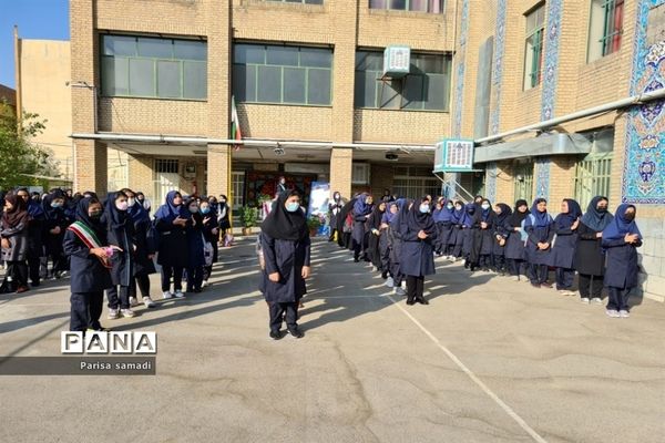 ‌زنگ مهر در دبیرستان زینبیه منطقه ۱۳ با حضور پرشور دانش‌آموزان نواخته شد