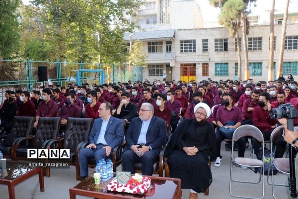 آیین بازگشایی مدارس و نواختن زنگ مهر در دبیرستان فتح شاهد