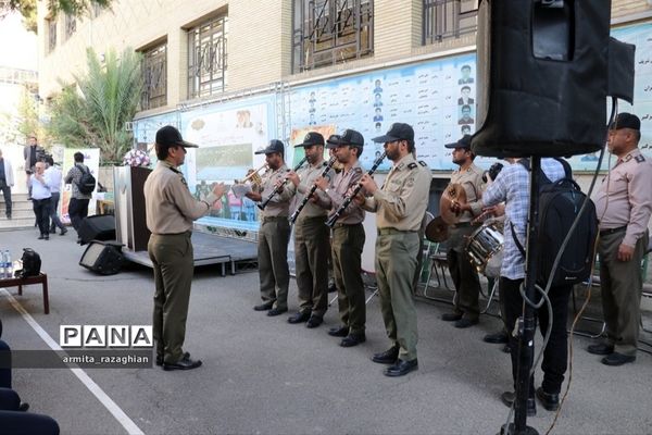 آیین بازگشایی مدارس و نواختن زنگ مهر در دبیرستان فتح شاهد