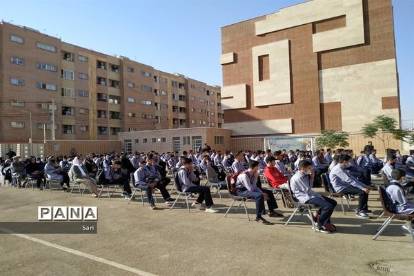 نواخته شدن زنگ ایثار و مقاومت مدرسه سردار سلیمانی شاهین شهر