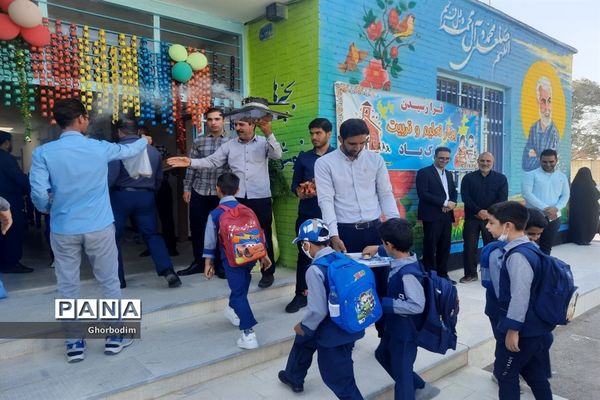 برگزاری جشن شکوفه‌ها در دبستان شهید مقصودی شهرستان ورزنه
