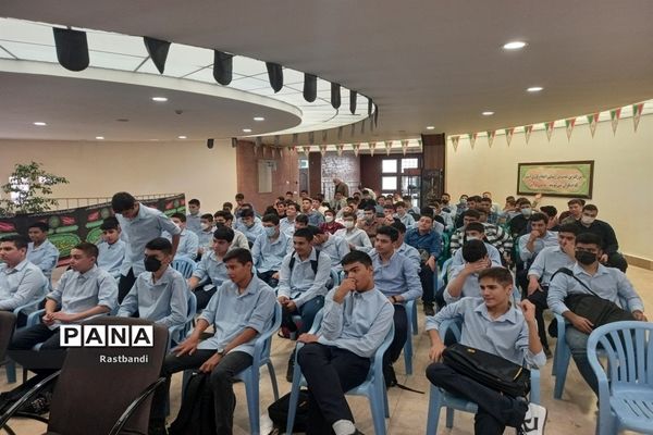 آیین بازگشایی مدارس و گرامیداشت هفته دفاع مقدس در هنرستان سپاه منطقه ۱۳