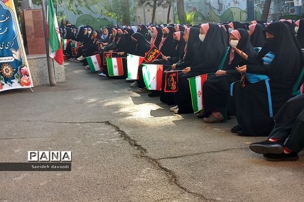 مراسم آغاز سال تحصیلی و بازگشایی مدارس در دبیرستان هاجر منطقه ۱۱