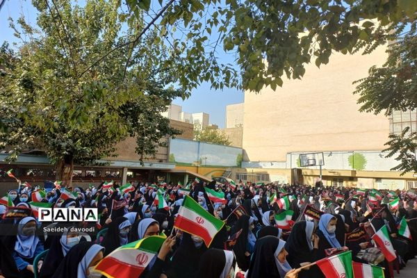 مراسم آغاز سال تحصیلی و بازگشایی مدارس در دبیرستان هاجر منطقه ۱۱