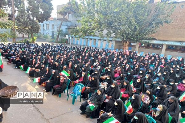 مراسم آغاز سال تحصیلی و بازگشایی مدارس در دبیرستان هاجر منطقه ۱۱
