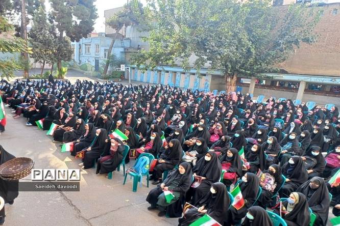 مراسم آغاز سال تحصیلی و بازگشایی مدارس در دبیرستان هاجر منطقه ۱۱