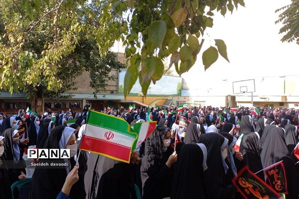 مراسم آغاز سال تحصیلی و بازگشایی مدارس در دبیرستان هاجر منطقه ۱۱