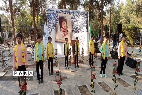 مراسم «نوای انقلاب » به‌مناسبت هفته دفاع مقدس، در قطعه شهدای گمنام بهشت حضرت زهرا «س»