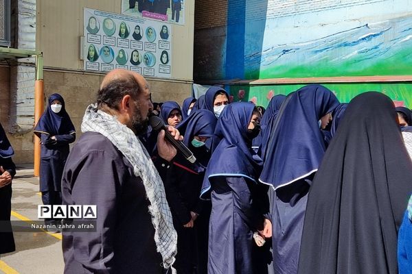 مراسم تشییع شهید گمنام در دبیرستان فرزانگان رودهن
