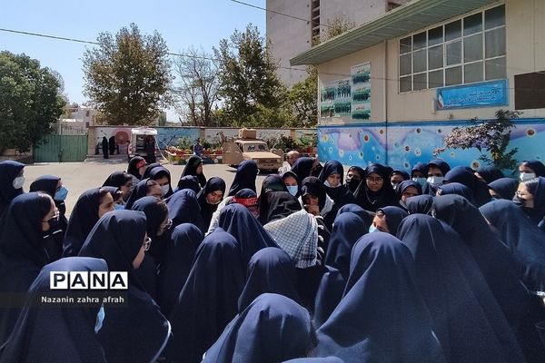 مراسم تشییع شهید گمنام در دبیرستان فرزانگان رودهن