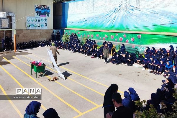 مراسم تشییع شهید گمنام در دبیرستان فرزانگان رودهن