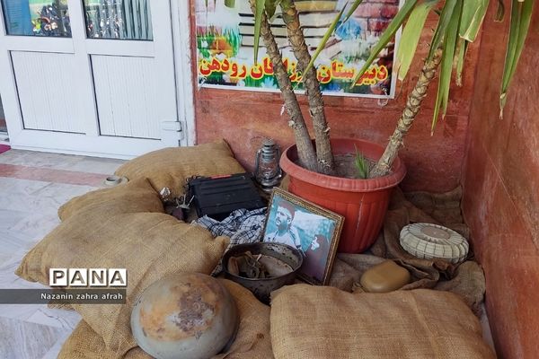 مراسم تشییع شهید گمنام در دبیرستان فرزانگان رودهن