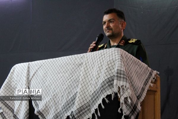 برگزاری یادواره شهدا در دبستان دخترانه شاهد سمنان
