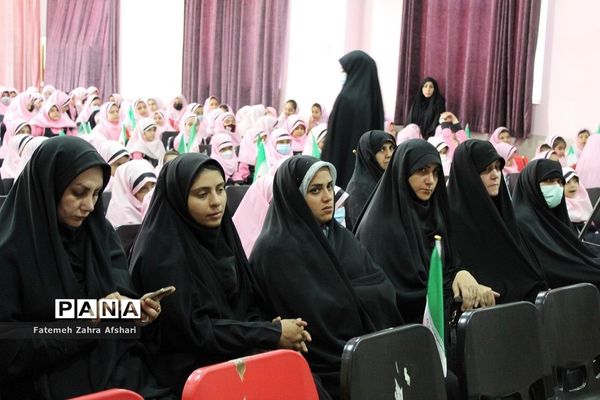 برگزاری یادواره شهدا در دبستان دخترانه شاهد سمنان