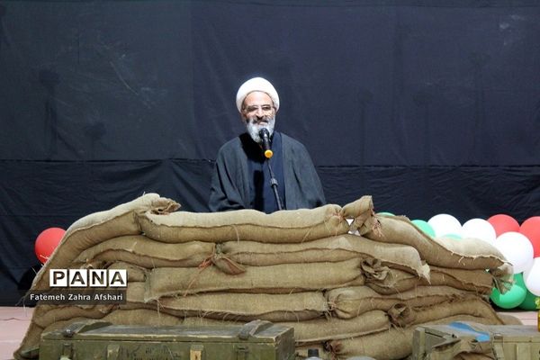 برگزاری یادواره شهدا در دبستان دخترانه شاهد سمنان