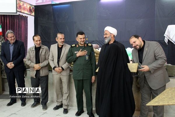 برگزاری یادواره شهدا در دبستان دخترانه شاهد سمنان