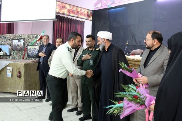 برگزاری یادواره شهدا در دبستان دخترانه شاهد سمنان