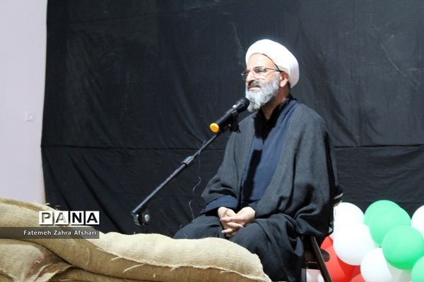 برگزاری یادواره شهدا در دبستان دخترانه شاهد سمنان