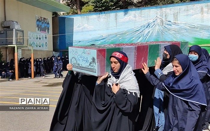 گزارش دانش‌آموز‌خبرنگار پانا از مراسم تشییع ‌شهید گمنام بر دوش دهه هشتادی‌ها در رودهن/ فیلم